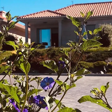 Casa Con Jardin Al Lado De Playa Hio *